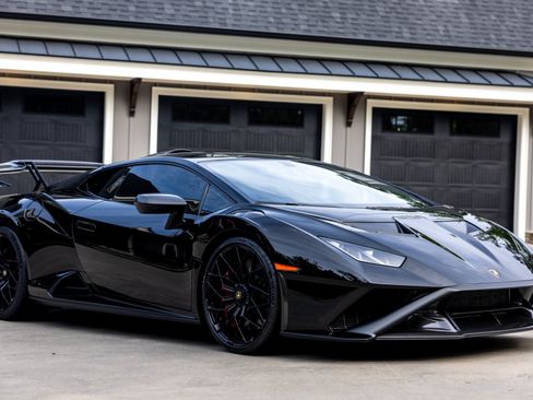 Used 2021 Lamborghini Huracan STO RWD image 6