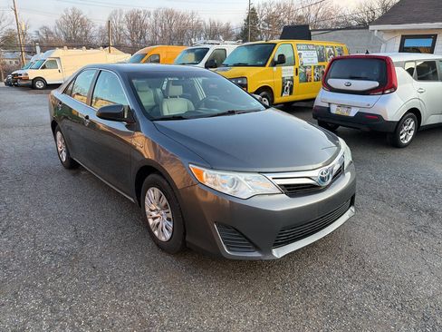 Used 2012 Toyota Camry LE image 2