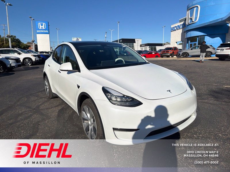 Used 2022 Tesla Model Y Long Range AWD/4WD image 1