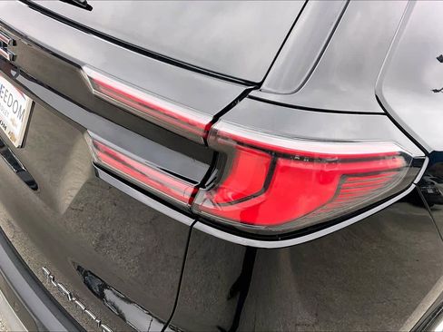 Used 2025 GMC Acadia Elevation image 28