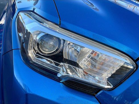 Used 2018 Toyota Tacoma TRD Sport image 30