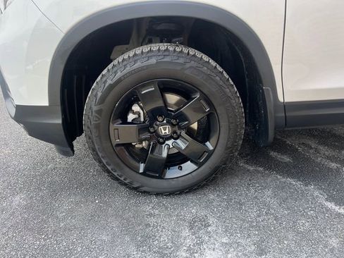 Used 2025 Honda Ridgeline Black Edition image 10