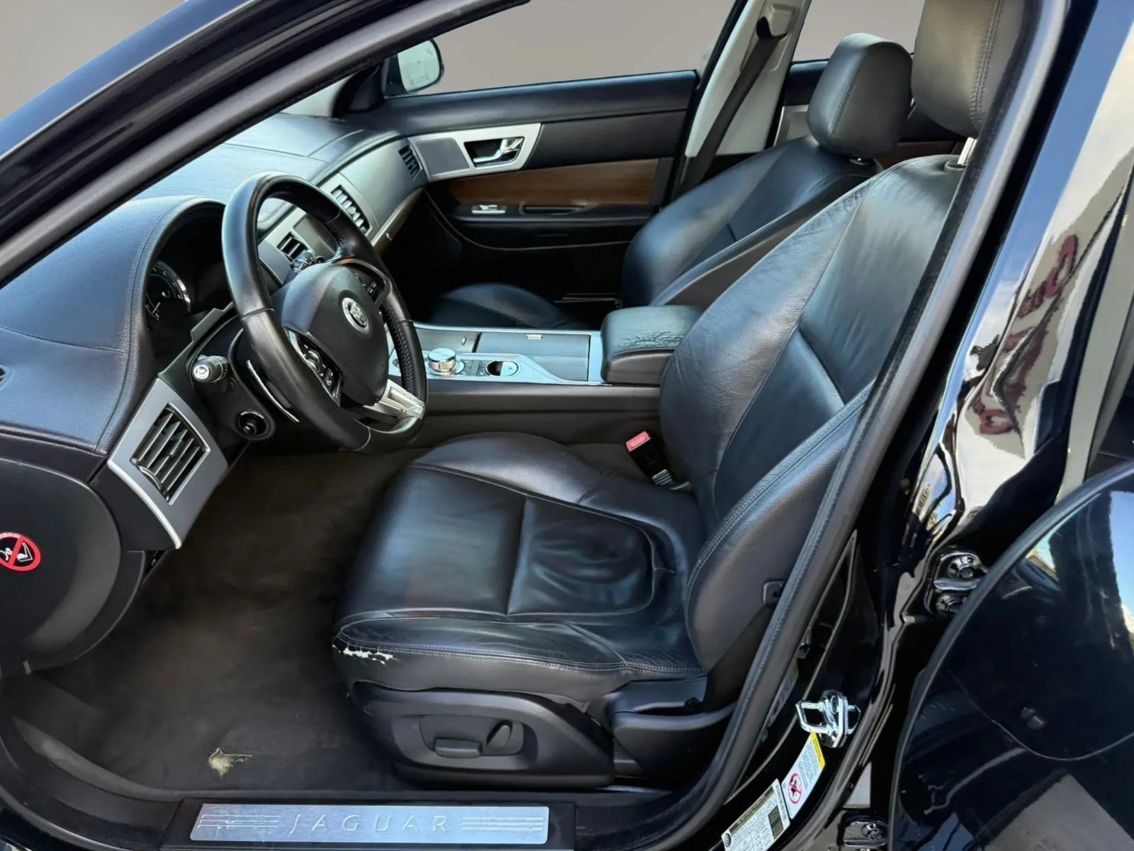 Used 2012 Jaguar XF RWD image 12
