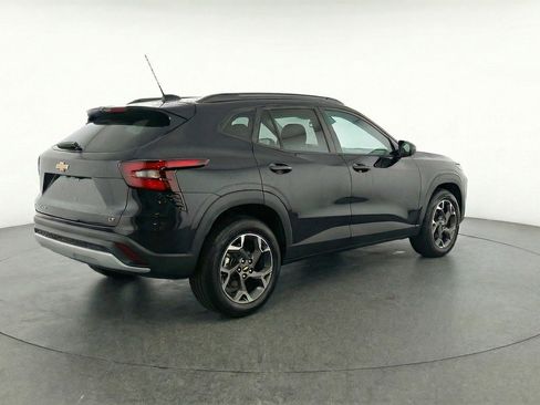 Used 2025 Chevrolet Trax LT FWD image 9