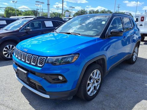 Used 2025 Jeep Compass Limited AWD/4WD image 1