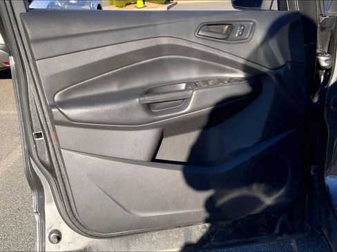 Used 2017 Ford Escape S image 21