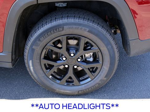 Used 2024 Jeep Grand Cherokee Altitude RWD image 21