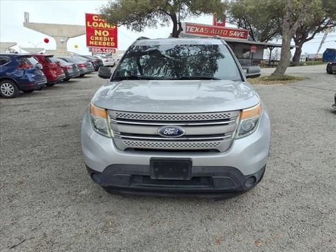 Used 2017 Ford Explorer XLT w/ Equipment Group 202A FWD image 4