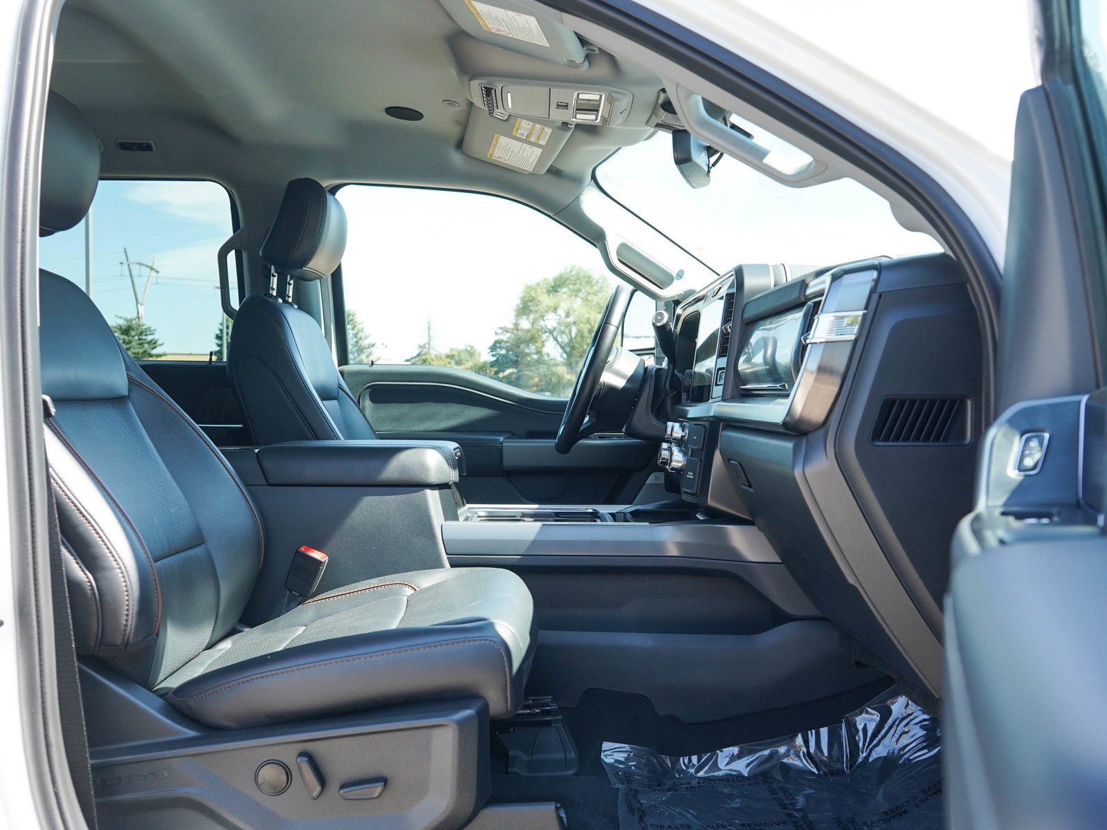 Used 2025 Ford F350 Lariat w/ Lariat Ultimate Package AWD/4WD image 11