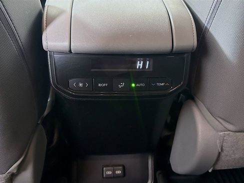 Certified 2023 Toyota Highlander L image 23
