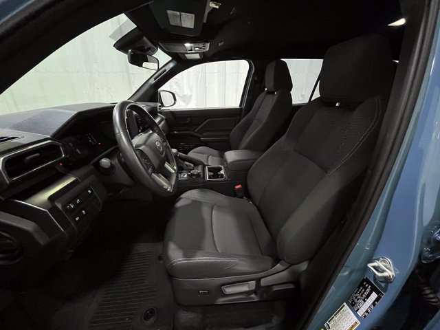 Used 2025 Toyota 4Runner SR5 AWD/4WD image 10