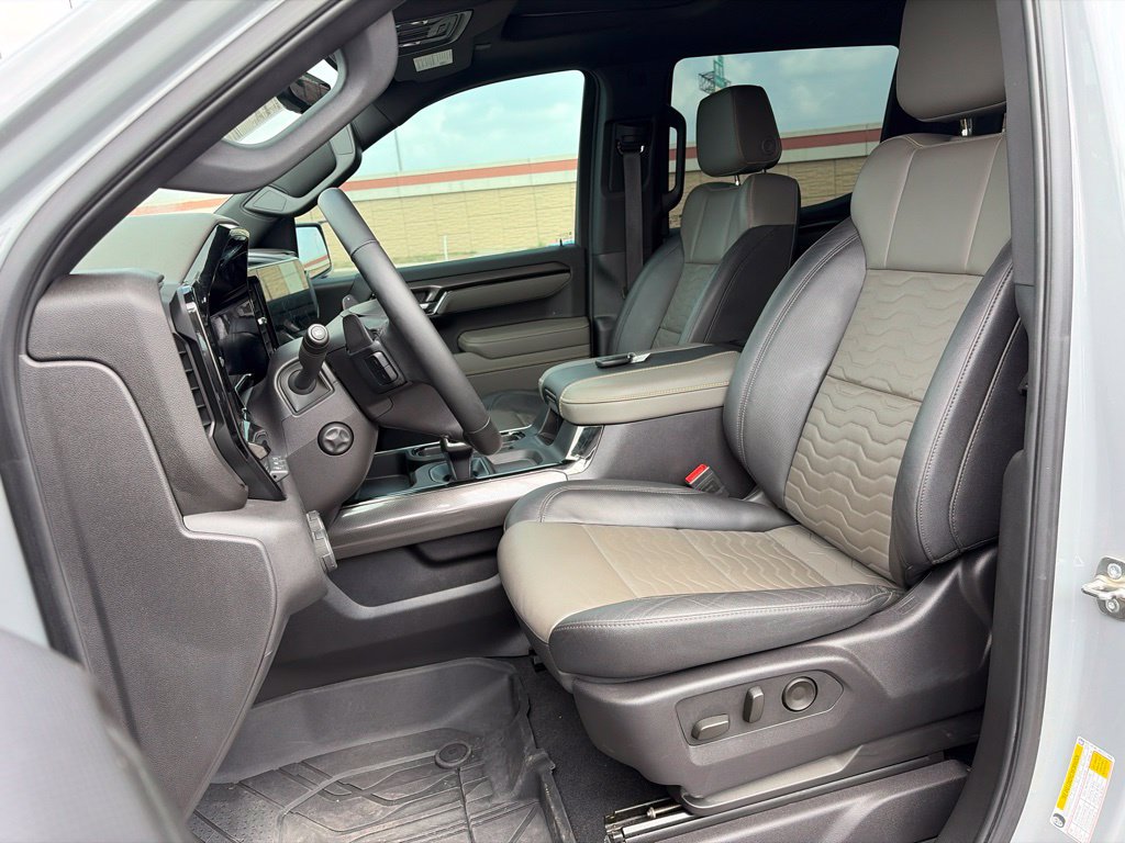 Used 2025 Chevrolet Silverado 1500 ZR2 w/ Technology Package AWD/4WD image 17