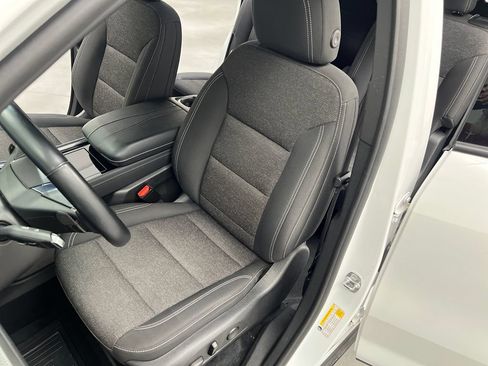 Used 2024 Chevrolet Traverse LT FWD image 11