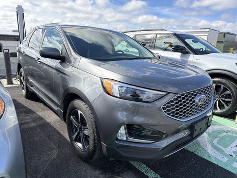 Used 2023 Ford Edge SEL image 2