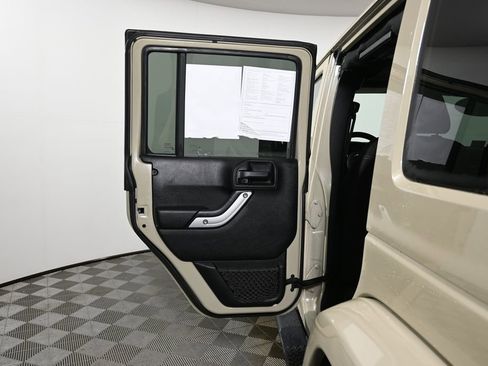 Used 2017 Jeep Wrangler Unlimited Sahara w/ Connectivity Group image 25