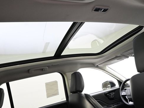 New 2026 Lincoln Aviator AWD image 17