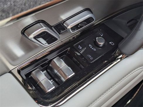 New 2025 Land Rover Range Rover Sport SE image 17