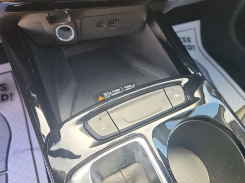 Used 2024 Chevrolet Trax ACTIV w/ Sunroof Package image 35