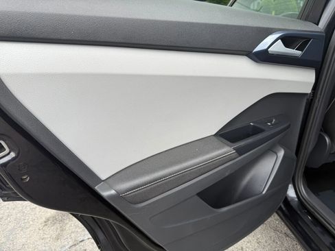 Used 2024 Volkswagen Taos SE image 23