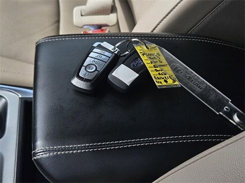 Used 2023 Ford Explorer Limited w/ Limited Technology Package image 36