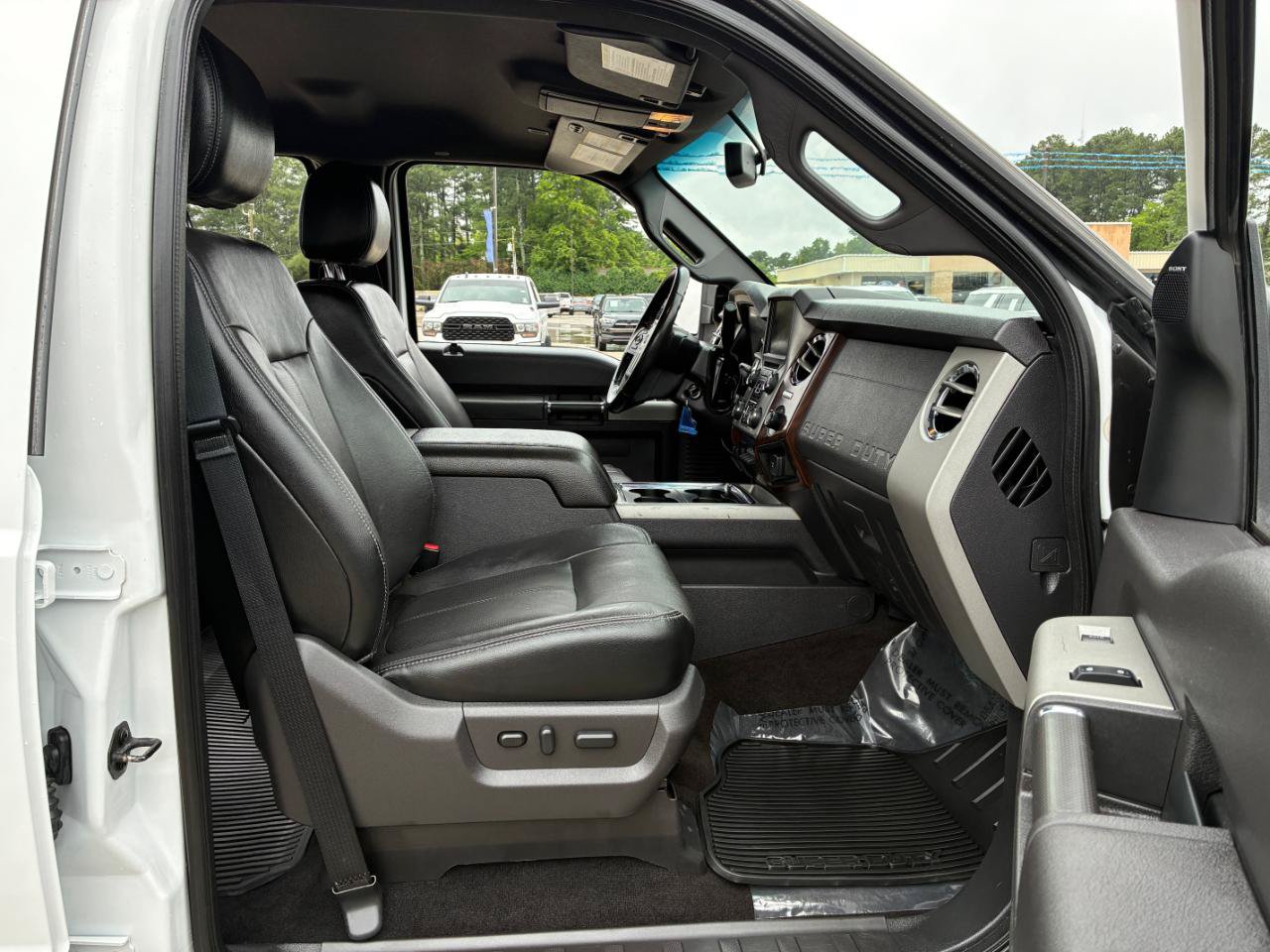 Used 2016 Ford F350 Lariat w/ Lariat Interior Package AWD/4WD image 16