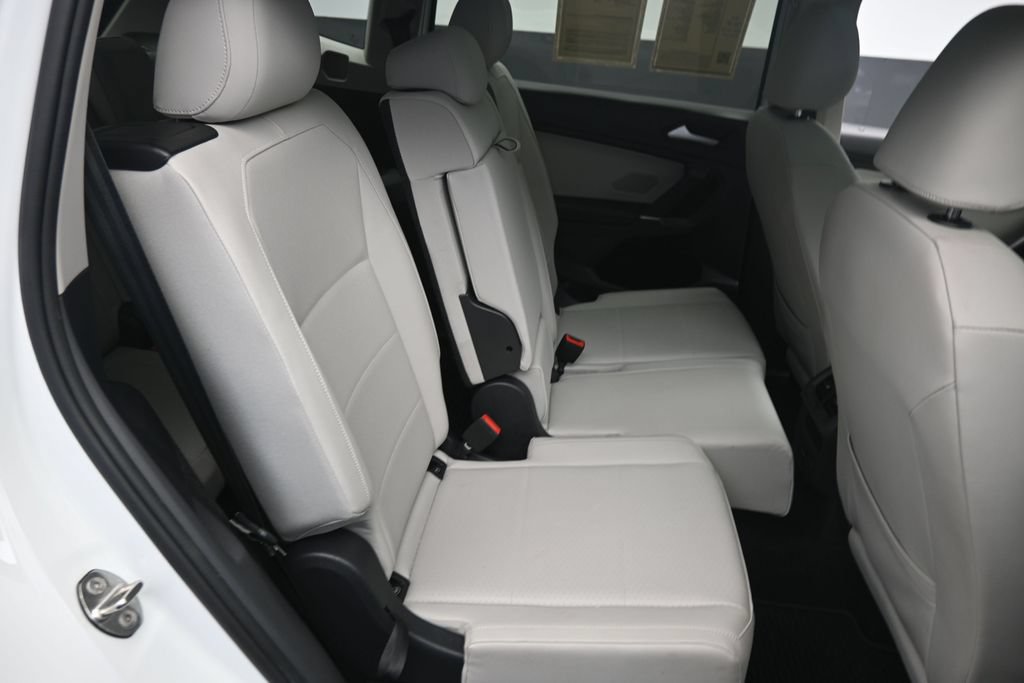 Used 2020 Volkswagen Tiguan SE FWD image 28
