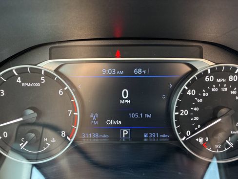Used 2025 Nissan Altima 2.5 SV FWD image 8