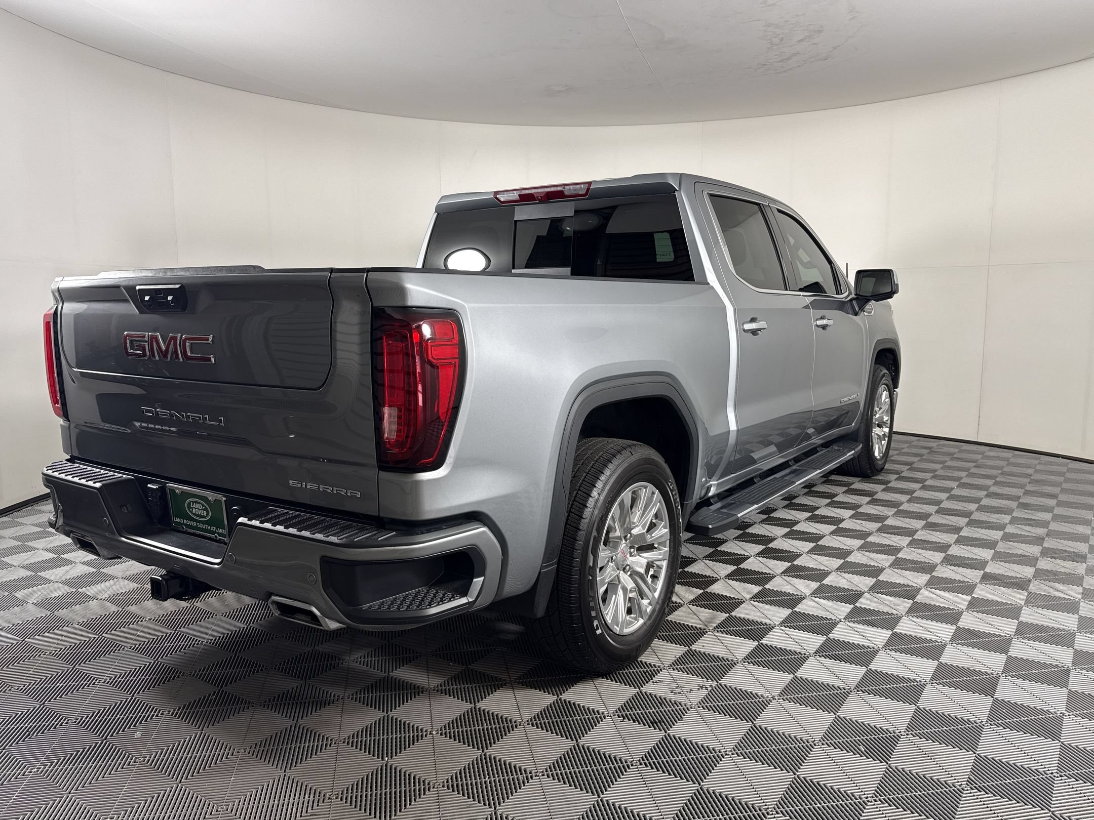 Used 2024 GMC Sierra 1500 Denali AWD/4WD image 9