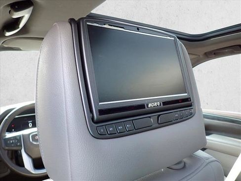 Used 2022 GMC Yukon SLT w/ SLT Luxury Package AWD/4WD image 9