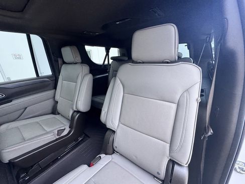 Used 2021 GMC Yukon XL SLT w/ SLT Premium Package image 15