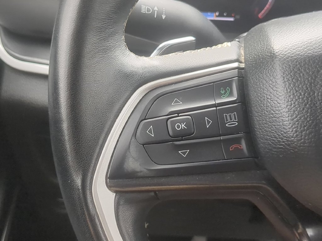 Used 2022 Jeep Grand Cherokee L Laredo w/ Luxury Tech Group I AWD/4WD image 18