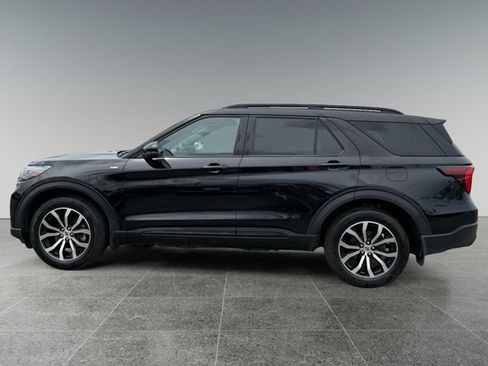 Certified 2025 Ford Explorer ST-Line AWD/4WD image 3