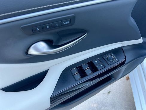 Certified 2025 Lexus ES 350 w/ Premium Package image 11