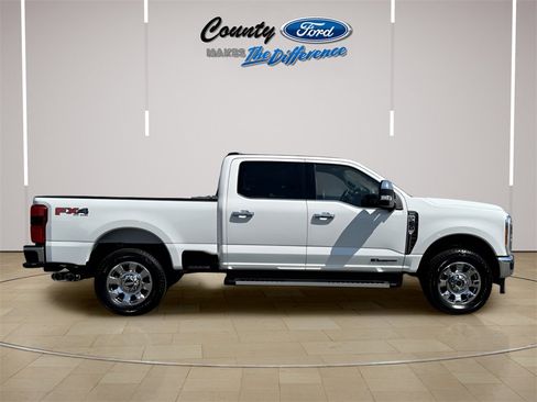 Used 2023 Ford F250 Lariat w/ Chrome Package image 25
