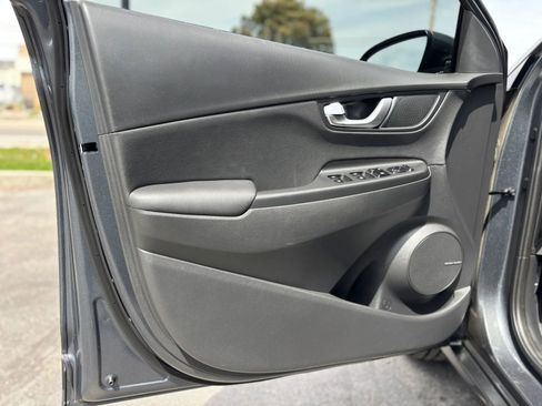 Used 2022 Hyundai Kona Limited image 9
