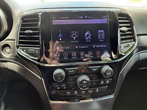 Used 2019 Jeep Grand Cherokee Limited image 11