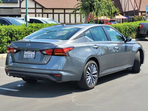 Used 2025 Nissan Altima 2.5 SV FWD image 5