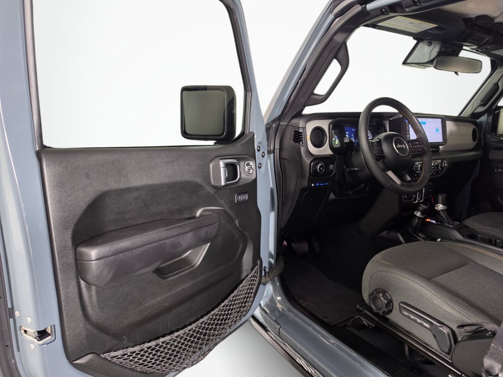 Used 2024 Jeep Wrangler Unlimited w/ Convenience Group AWD/4WD image 27