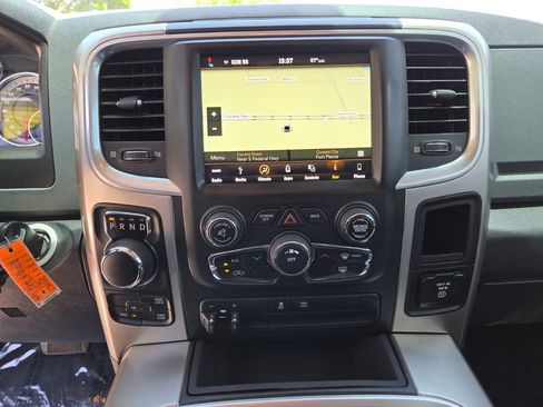 Used 2018 RAM 1500 SLT AWD/4WD image 30