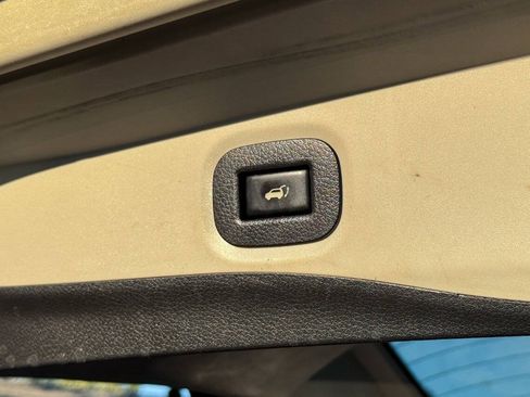 Used 2017 Nissan Rogue SV AWD/4WD image 19