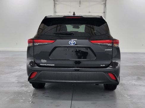 Used 2023 Toyota Highlander XLE AWD/4WD image 7