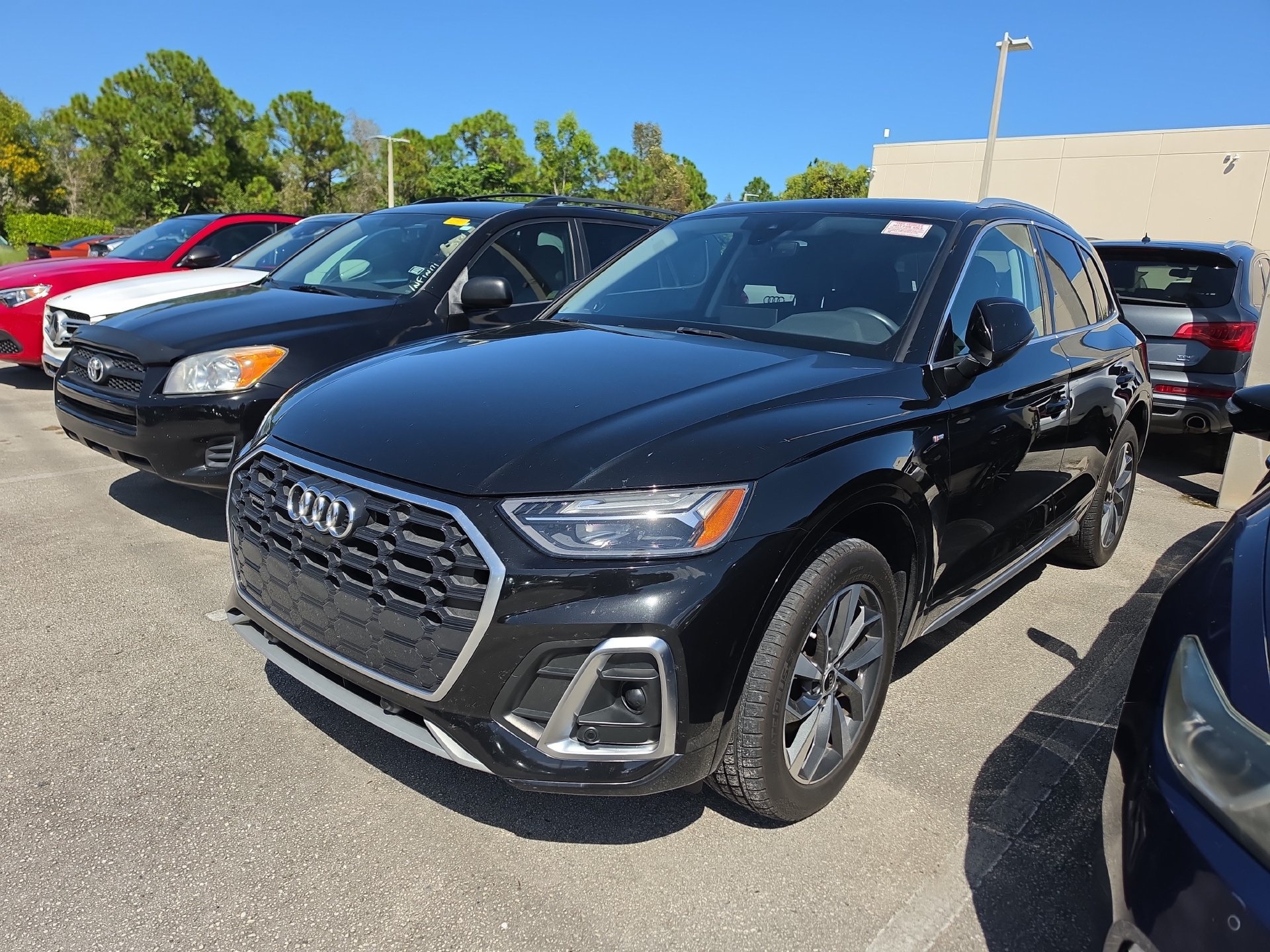 Used 2023 Audi Q5 2.0T Premium Plus w/ Premium Plus Package AWD/4WD image 3