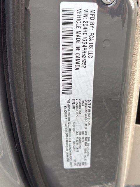 Used 2023 Chrysler Pacifica Limited w/ Uconnect Theater Family Group FWD image 23