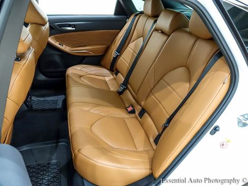 Used 2019 Toyota Avalon Limited image 6