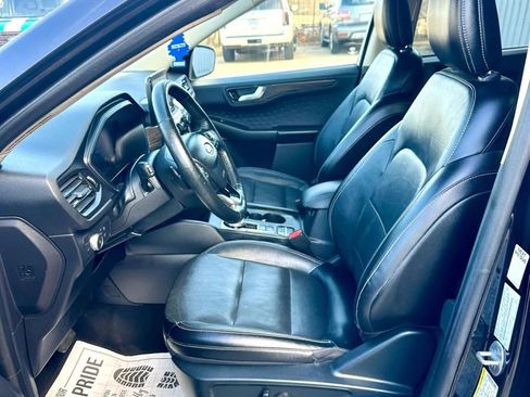 Used 2020 Ford Escape Titanium image 10