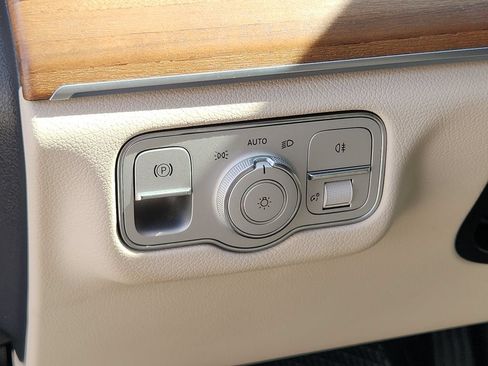 Used 2024 Mercedes-Benz GLS 450 4MATIC image 21