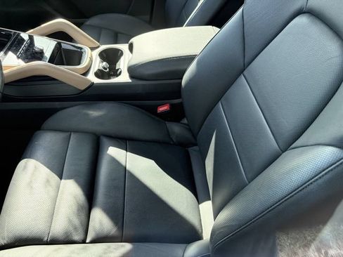 Used 2024 Porsche Cayenne AWD/4WD image 4