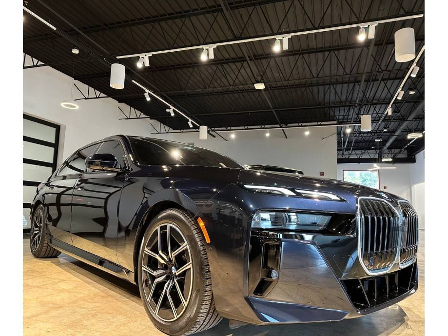 Used 2024 BMW 760i xDrive w/ Premium Package 2 AWD/4WD image 7