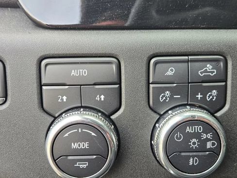 Used 2025 GMC Sierra 1500 SLT AWD/4WD image 14