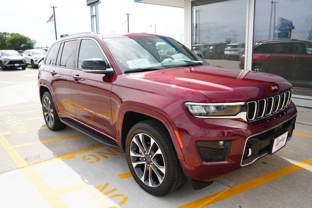 Used 2023 Jeep Grand Cherokee Overland w/ Adv Protech Group III AWD/4WD image 32